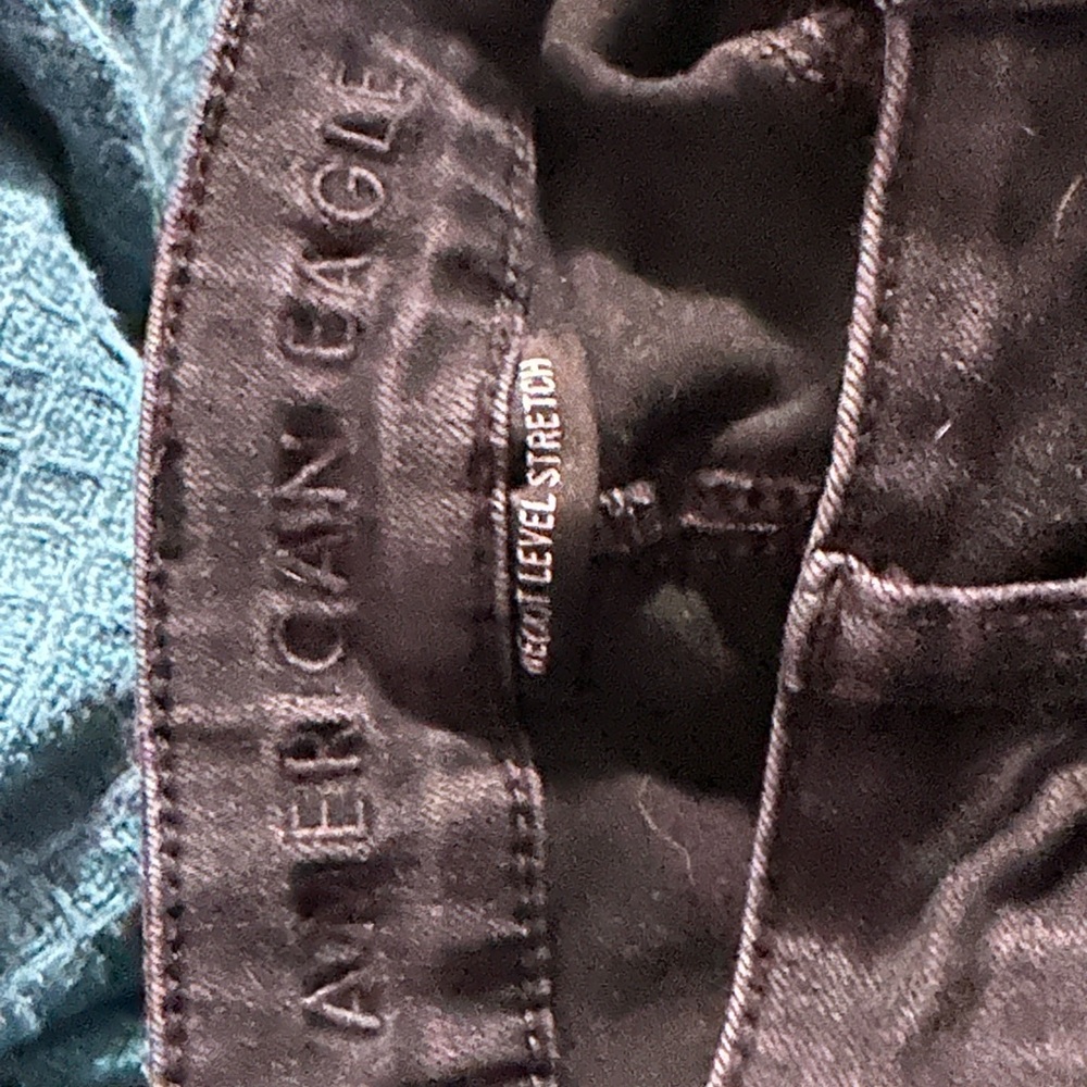 Women’s American eagle jeggings, size 4. Has tips on the knees